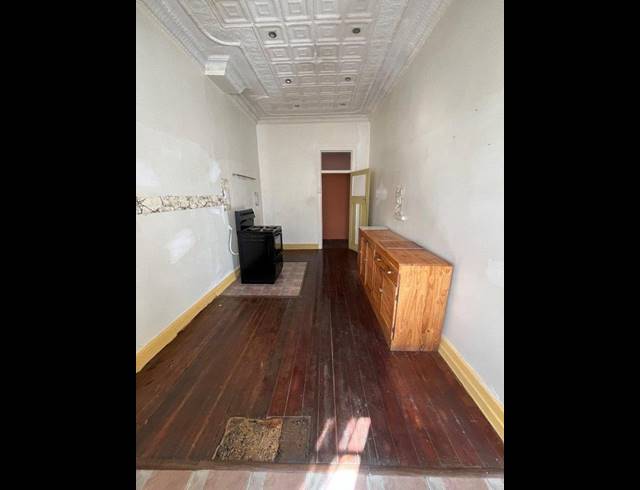 6 BEDROOM HOUSE FOR SALE IN BEZUIDENHOUT VALLEY